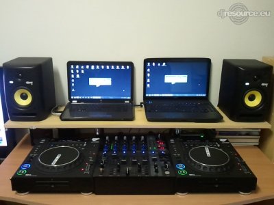 Show this booth : MTHIJSMusic's DJ -Booth Dec'12